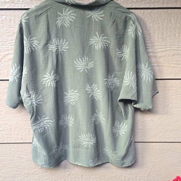 C by One Olive Green Palm Tree Button-down Crop Hawaiian Shirt L - Picture 4 of 7